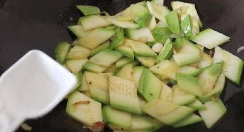 吃瓜经常做的动作,揭秘吃瓜群众必备动作 第3张 吃瓜经常做的动作,揭秘吃瓜群众必备动作 第3张